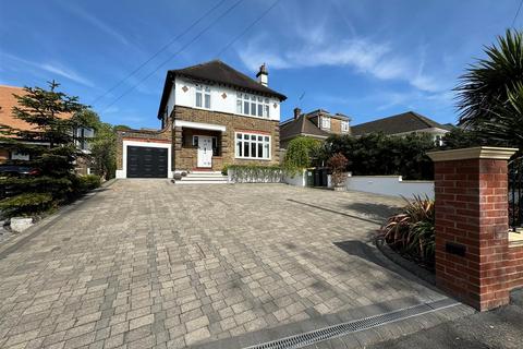 3 bedroom detached house for sale, Crown Hill, Rayleigh