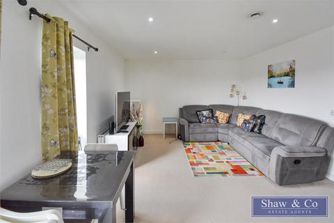2 bedroom flat for sale, Brabazon Road, Hounslow TW5