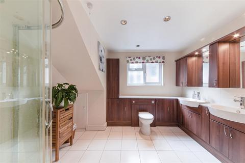 63 Ashley Road, Epsom, KT18 5BN
