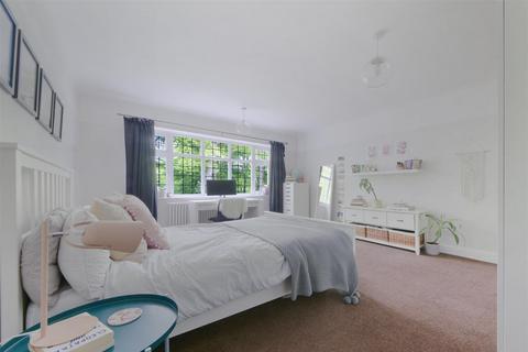 63 Ashley Road, Epsom, KT18 5BN