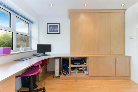 38 Manor Crescent, Epsom, KT19 7EF