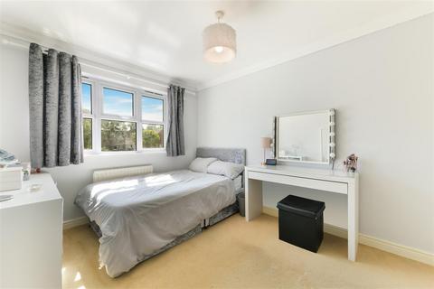 38 Manor Crescent, Epsom, KT19 7EF