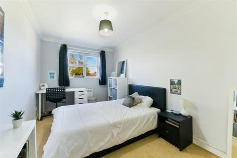 38 Manor Crescent, Epsom, KT19 7EF