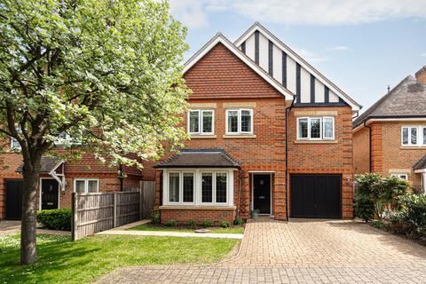 5 bedroom detached house for sale, Amber Close, Epsom Downs