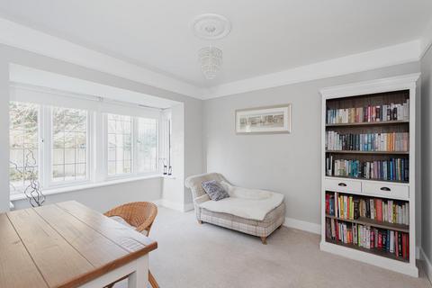 2 Amber Close, Epsom Downs, Epsom, KT17 3BG