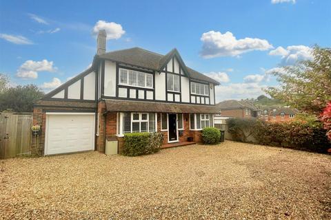 4 bedroom detached house to rent, Cissbury Avenue, Worthing BN14