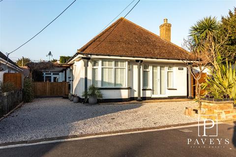 2 bedroom detached bungalow for sale, Beatrice Road, Walton On The Naze