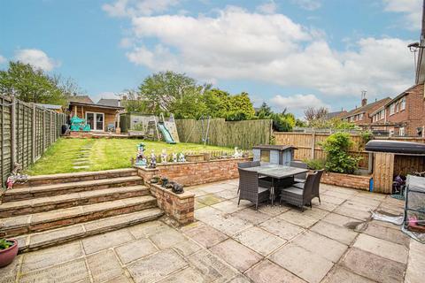 13 Bentley Road, Uttoxeter, ST14 7EF