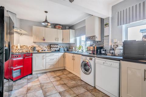 3 bedroom terraced house for sale, Derriads Green, Chippenham