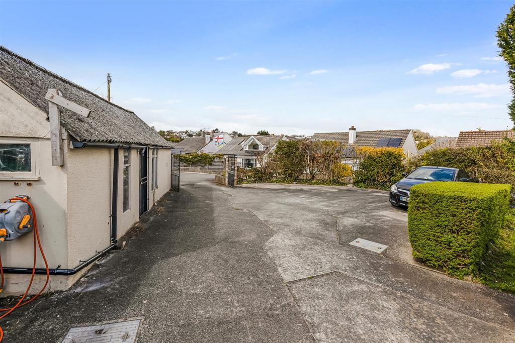 A06 - Roselands Torquay - 220331.jpg