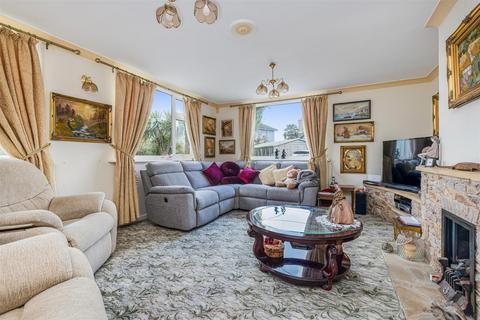 Roselands Ashleigh Close, Torquay, TQ2 8HP