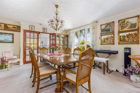 Roselands Ashleigh Close, Torquay, TQ2 8HP