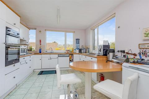 Roselands Ashleigh Close, Torquay, TQ2 8HP