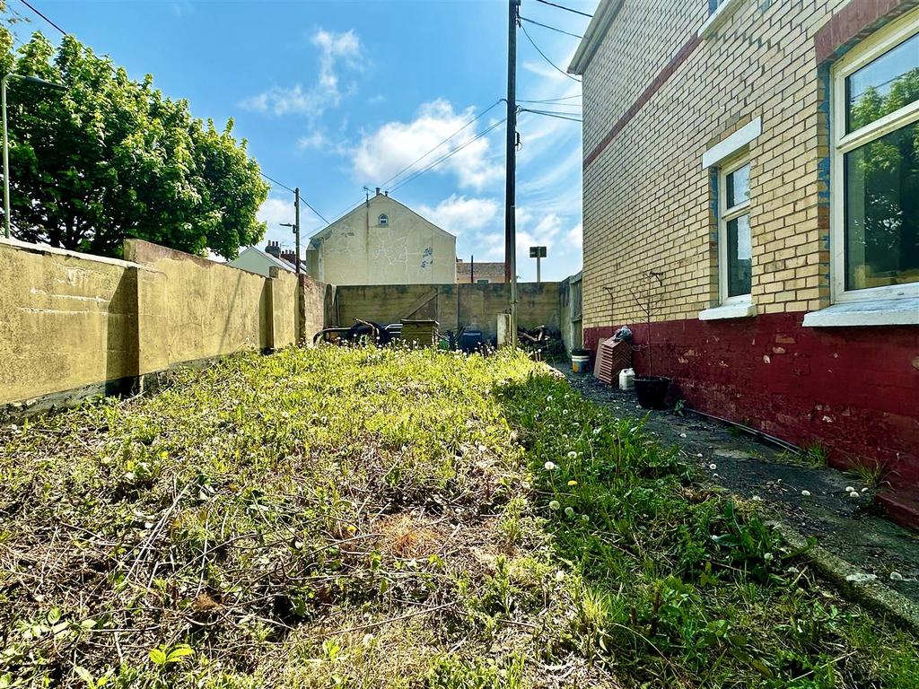 Coronation Street, Barnstaple EX32 3 bed end of terrace house for sale