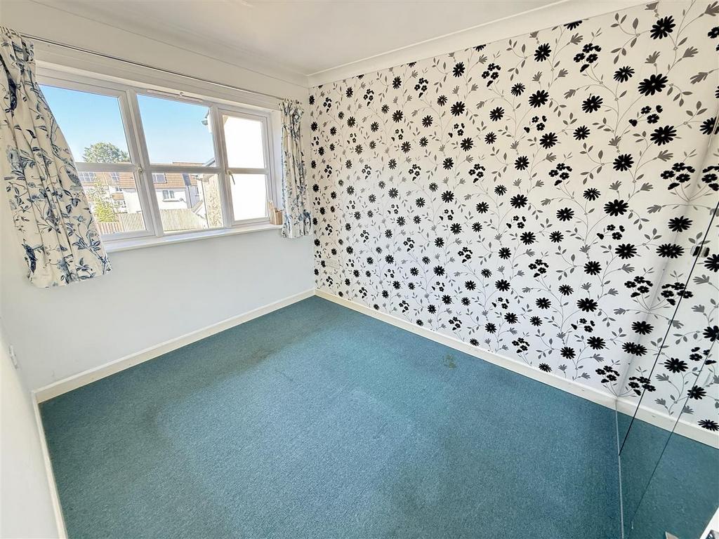 Front bedroom 2