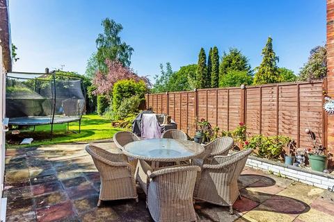 28 Clare Crescent, Leatherhead, KT22 7RQ
