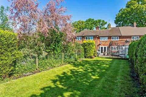 28 Clare Crescent, Leatherhead, KT22 7RQ