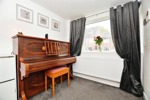 3 bedroom semi-detached house for sale, Woodside Drive, Scunthorpe
