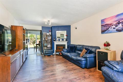 4 Cedars, Banstead, SM7 3JB