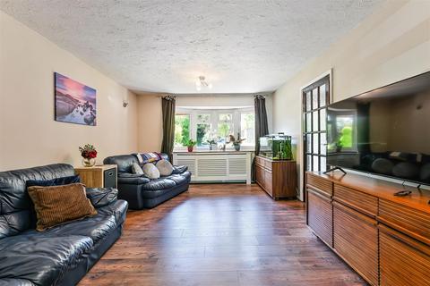 4 Cedars, Banstead, SM7 3JB