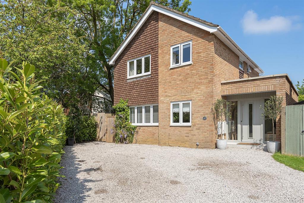 Alzey Gardens, Harpenden 4 bed detached house for sale £1,150,000