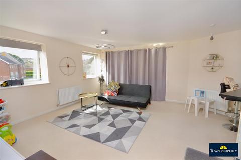 2 bedroom flat for sale, Weavers Close, Eastbourne
