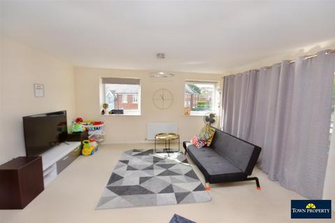 2 bedroom flat for sale, Weavers Close, Eastbourne