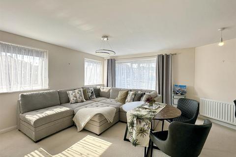 2 bedroom flat for sale, Weavers Close, Eastbourne