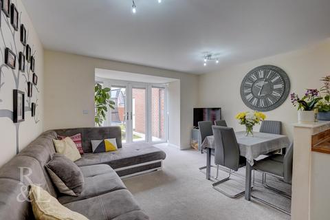 4 bedroom semi-detached house for sale, Sunderland Close, Church Gresley, Swadlincote