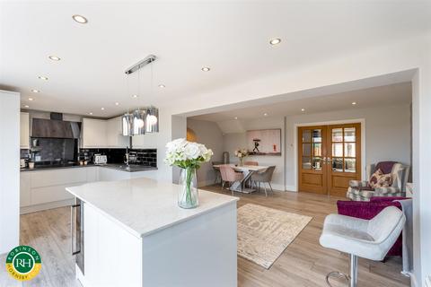 51 Ambleside Crescent, Sprotbrough, Doncaster, DN5 7PR