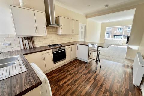 2 bedroom flat for sale, West Street, Whickham, Newcastle Upon Tyne
