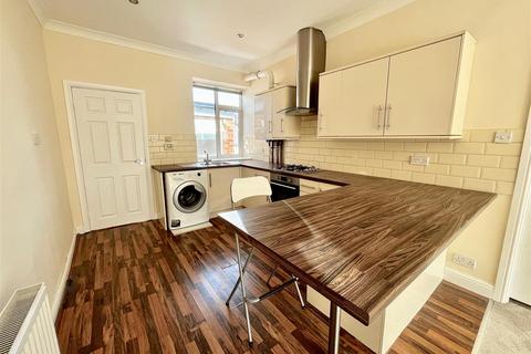 2 bedroom flat for sale, West Street, Whickham, Newcastle Upon Tyne