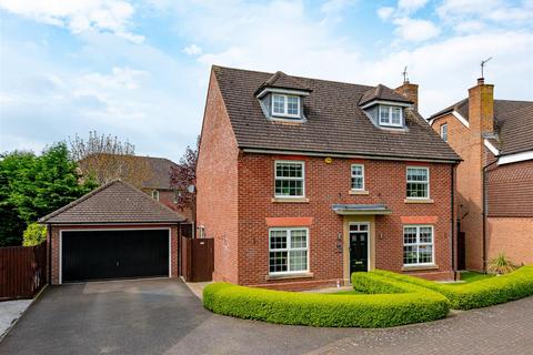 4 bedroom detached house for sale, 49 Old Farm Drive, Codsall, Wolverhampton. WV8 1GF