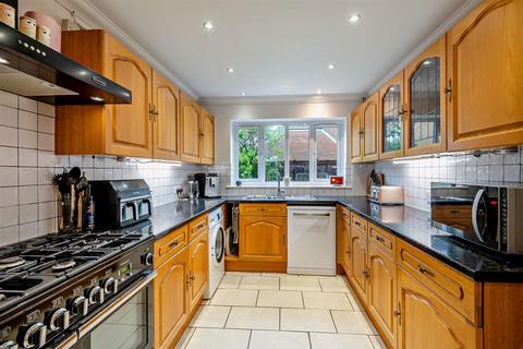 5 bedroom detached house for sale, Station Road, Harrietsham, Maidstone