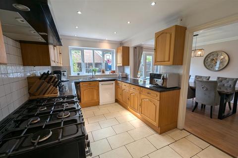 5 bedroom detached house for sale, Station Road, Harrietsham, Maidstone