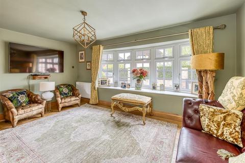 4 Mayfield Road, Albrighton, Wolverhampton, WV7 3JY