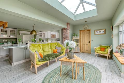 4 Mayfield Road, Albrighton, Wolverhampton, WV7 3JY