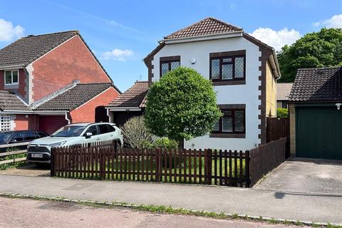 4 bedroom detached house for sale, Maple Close, Calne SN11