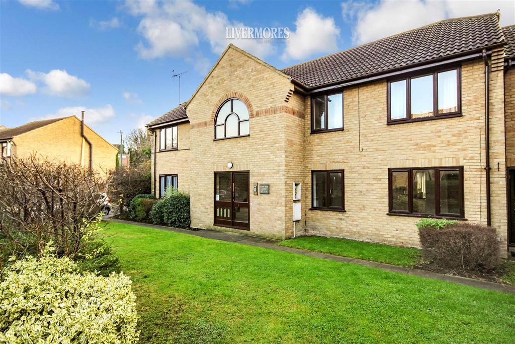 Low Close, Greenhithe, Kent 2 bed apartment to rent £1,250 pcm (£288 pw)