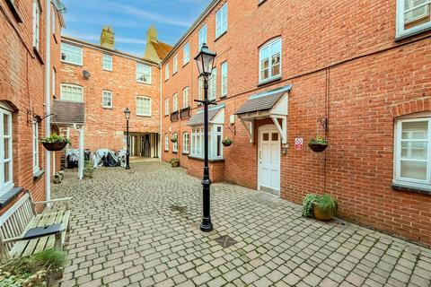 2 bedroom flat for sale, The Woolpack, Market Street, WARWICK