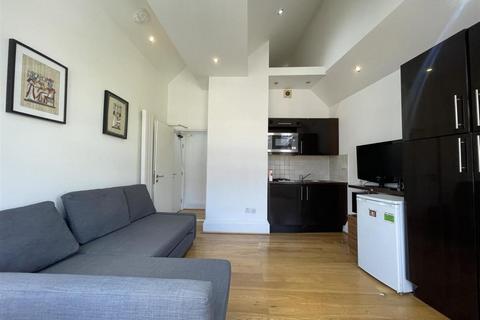 Studio to rent, Inglewood Mansions, West End Lane, West Hampstead, London, NW6