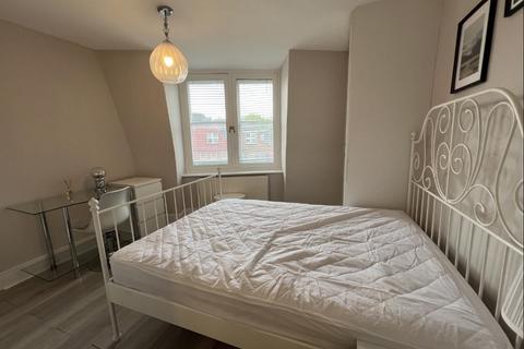 Studio to rent, Finchley Road, London, NW3