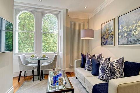 2 bedroom apartment to rent, 697 Garden House, London