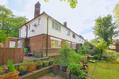 2 bedroom maisonette to rent, Dale Road, Purley CR8
