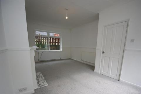 3 bedroom house to rent, Bradford Road, Brighouse