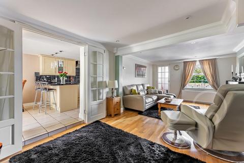 3 bedroom end of terrace house for sale, London Road, Stanway