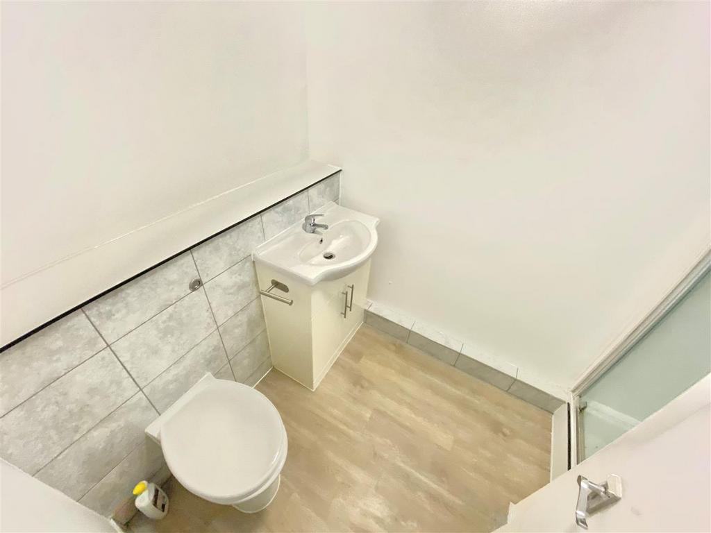 Shower 14 Masefield.jpg