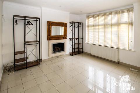 4 bedroom house to rent, Huntingate Close, Enfield