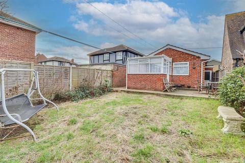 1 bedroom detached bungalow for sale, May Avenue, Canvey Island SS8