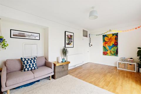 3 bedroom property for sale, Dobson Close, London
